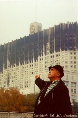 Vladimir Skidanov in front of Russian White House